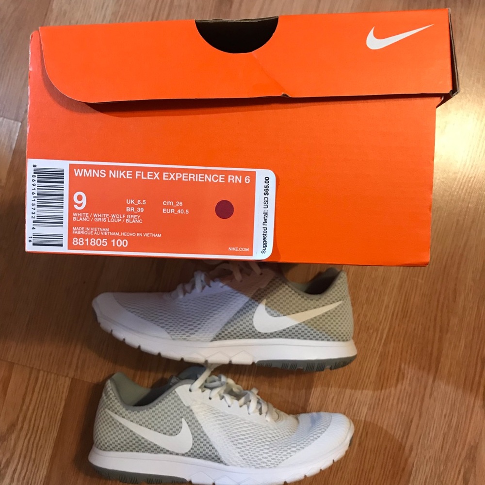 Women’s White/Grey Nike’s